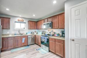 Private Home on Lagoon with Views in Hitchcock!