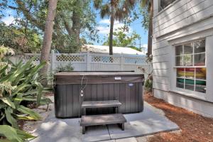 Pink Zebra Cottage by Tybee Cottages