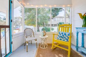Pink Zebra Cottage by Tybee Cottages