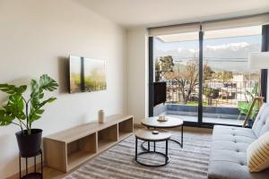 Full Stylish 2BR Oasis for 5 in Lively Las Condes