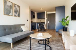 Full Stylish 2BR Oasis for 5 in Lively Las Condes