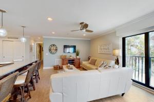 Waters Edge 105 South