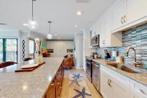 Waters Edge 105 South