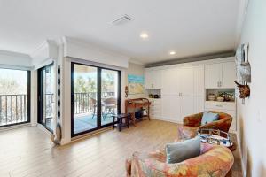 Waters Edge 105 South