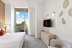 Sunset Bliss Resort - Oceanfront apartment with great resort amenities, rooftop pool and hot tub
