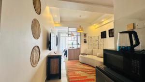 UN approved snug studio with gym