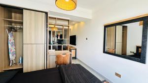 UN approved snug studio with gym