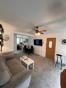 BHX NEC - Stylish 2-Bed Flat Allesley Coventry