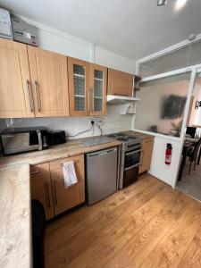 BHX NEC - Stylish 2-Bed Flat Allesley Coventry