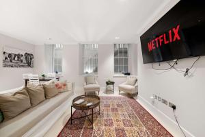 SG, Chic Covent Garden Apartment