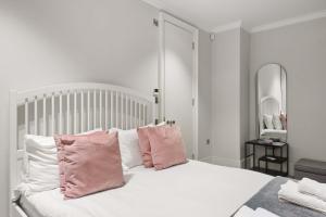 SG, Chic Covent Garden Apartment