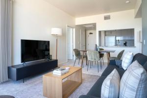 Palo Alto 2br w pool parking nr dining SFO-1418