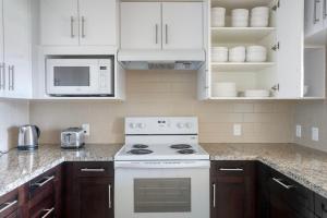 Palo Alto 2br w pool parking nr dining SFO-1418