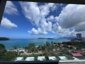 Lavanya Ocean & Peaks Retreat - 2BR with Resort Access, Pantai Tengah