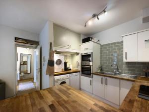 Lovely 2 bedroom Garden Flat apartment in West Kensington