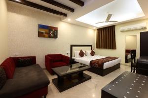 Hotel Kingston Park, Karol Bagh, New Delhi - 2 Mins from Metro