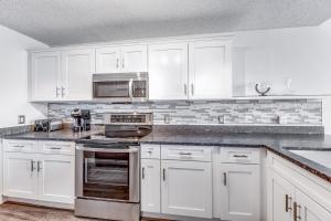 Palm Court Yacht Club #303