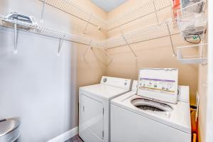 Palm Court Yacht Club #303