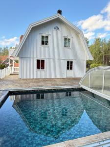 DR ÅSA Apartment Penthouse w Pool by the Forest near a Golf course, Concerts and the Baltic Sea