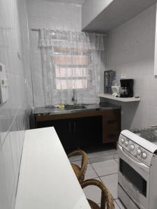 Kitnet Boqueirão lado da praia