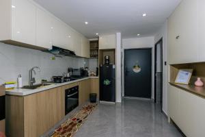 Serene stays by Remi