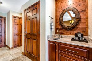 Westgate Luxury Condo 4814, A Side