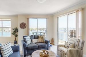 Palm Court Yacht Club #410