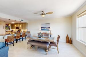 Palm Court Yacht Club #410