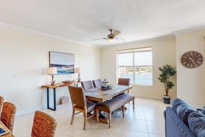 Palm Court Yacht Club #410