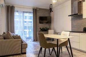 Stylish Apartment with Balcony and Garage Mokotów