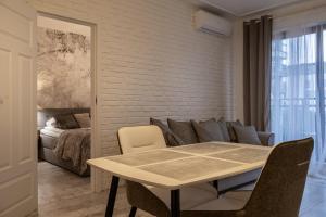 Stylish Apartment with Balcony and Garage Mokotów