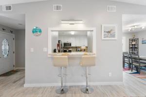 Lagoona Villa a Poolside Paradise