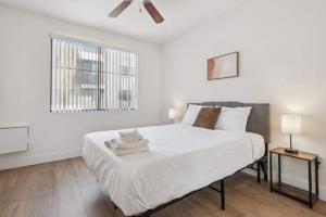 CozySuites Glendale - Westgate with pool 17