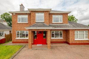 Spacious Home by Lough Rynn Castle Wedding Venue