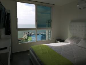 Enjoy your vacation in this beautiful 9th floor Suit