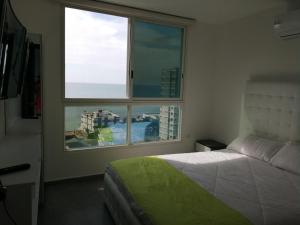 Enjoy your vacation in this beautiful 9th floor Suit