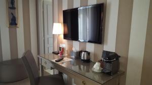 Deluxe Double Room room in Hotel Saint Cyr Etoile