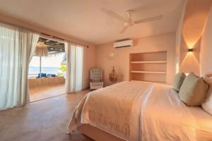 Stunning 6BR Beachfront Villa in Rosario