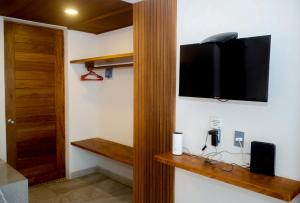 Paloma Beachfront Room with Pool, Troncones