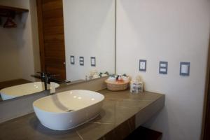 Paloma Beachfront Room with Pool, Troncones