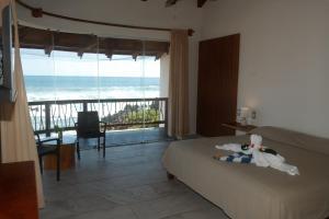 Gaviota Beachfront Room with Pool, Troncones