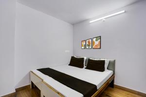 SPOT ON Stay In Banarasiya