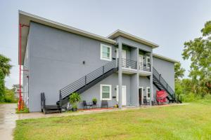 13 Mi to Beaches Pet-Friendly Condo in Palmetto!