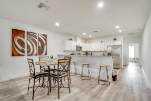 13 Mi to Beaches Pet-Friendly Condo in Palmetto!