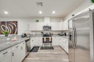 13 Mi to Beaches Pet-Friendly Condo in Palmetto!