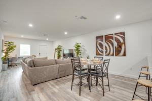 13 Mi to Beaches Pet-Friendly Condo in Palmetto!