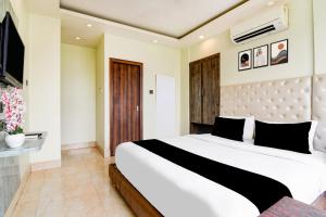 Hotel O Aspiring Inn Jyotirindra Nandi Metro Station
