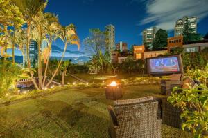 Pool, Views, Sauna, Bar, Fire Pit and 24 HR Security