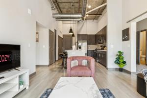 CozySuites PHX RORO Gym Pool Pets & Parking #15