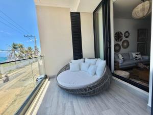 Luxury new apartment with balcony close to beaches